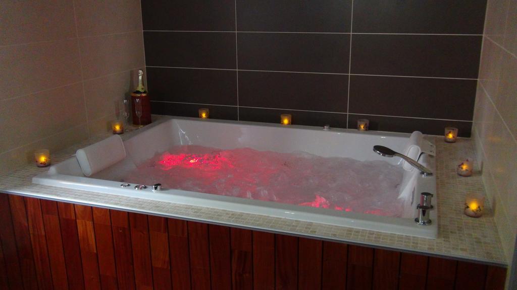 Le Clos Des Tilleuls La Vendelée Habitación foto
